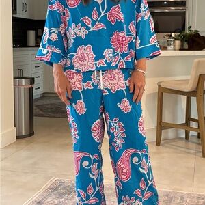 Natori Blue and Pink Floral lounge set